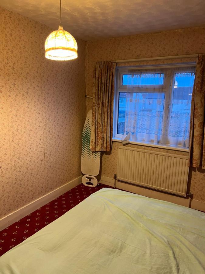 شقة Whitby Road House Canvey Island المظهر الخارجي الصورة